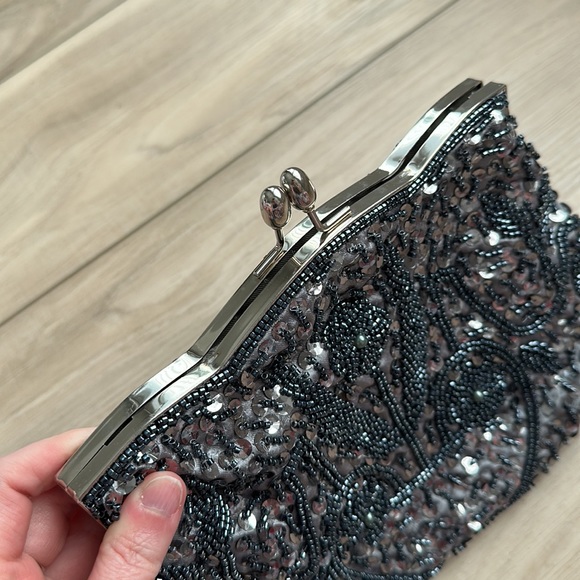 EUC Beautiful Art Deco Beaded Vintage Silver Sparkle Purse Clutch Snap Closure - Picture 4 of 8